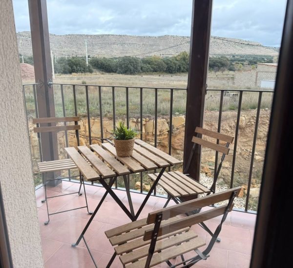 apartamento-sol-y-nieve-mora-de-rubielos-balcon
