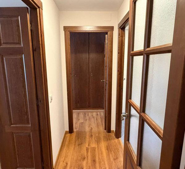 apartamento-sol-y-nieve-mora-de-rubielos-pasillo