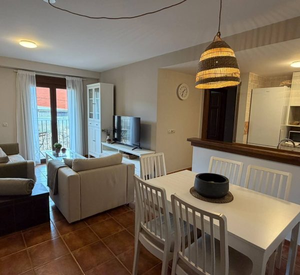 apartamento-sol-y-nieve-mora-de-rubielos-salon-cocina